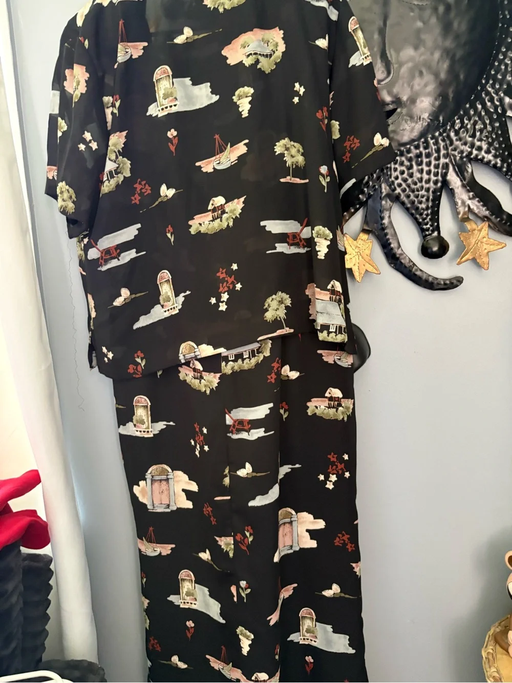 Kids Black Scenic Print Pajama Set so pretty and it is comfortable lite garment